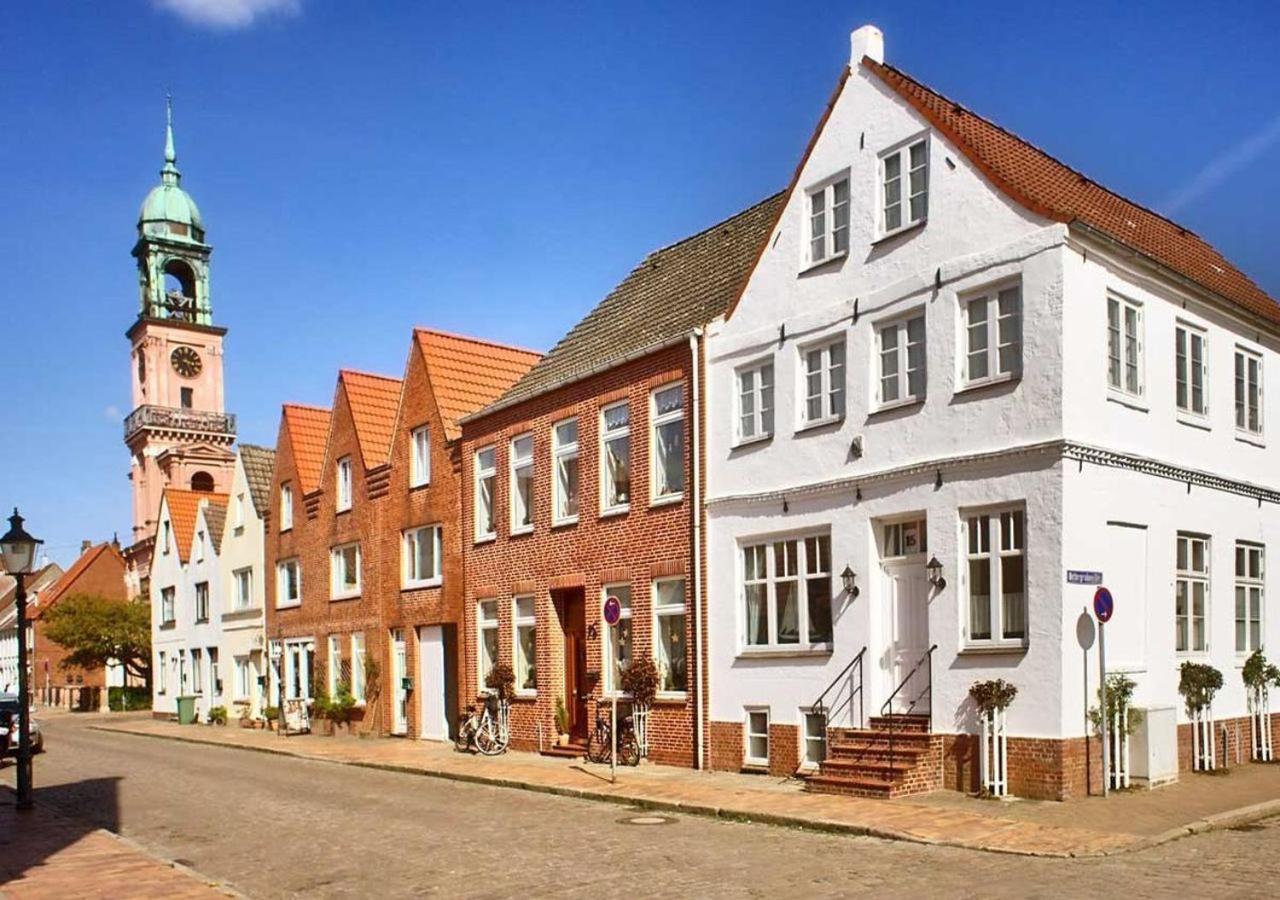 Friedrichstadtnixe in der historischen Altstadt Exterior foto